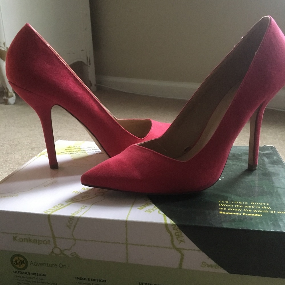 Hot pink suede Zara pumps